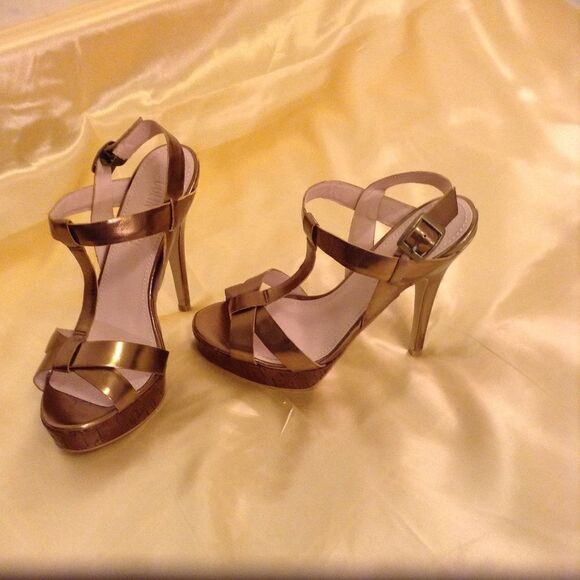 Colin Stuart Gold Platform Ankle Strap Sandal - Picture 3 of 6